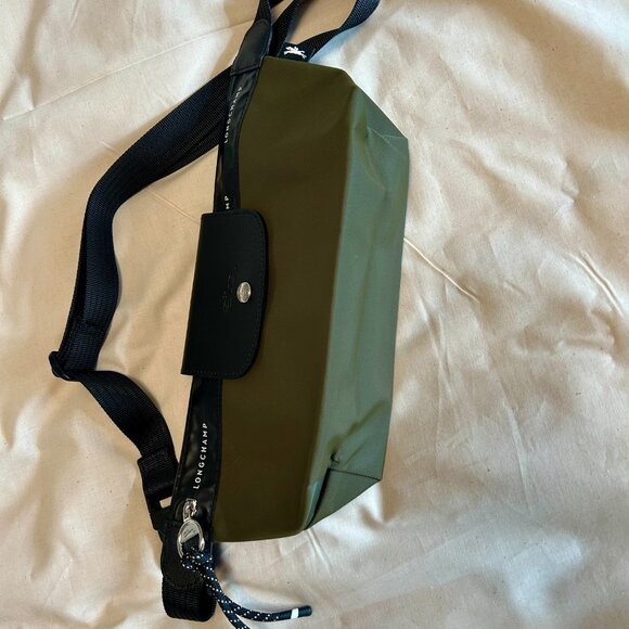 Longchamp Le Pliage medium belt bag in khaki green - Picture 6 of 7